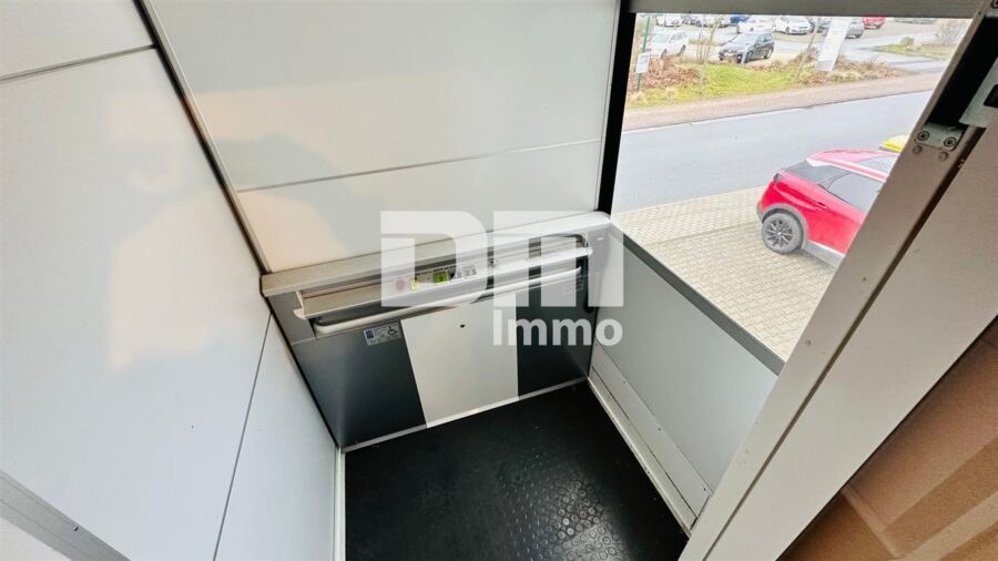 (R)eserviert!Imposante Tennishalle/ Komplex mit Gastronomie und Wohneinheit - Fahrstuhl / Personenaufzug